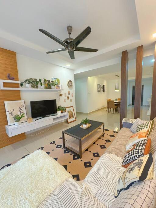 Peony Square Residences with Tea Valley View photo 2