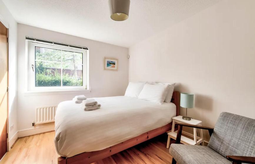 Bright & Modern Flat view 5