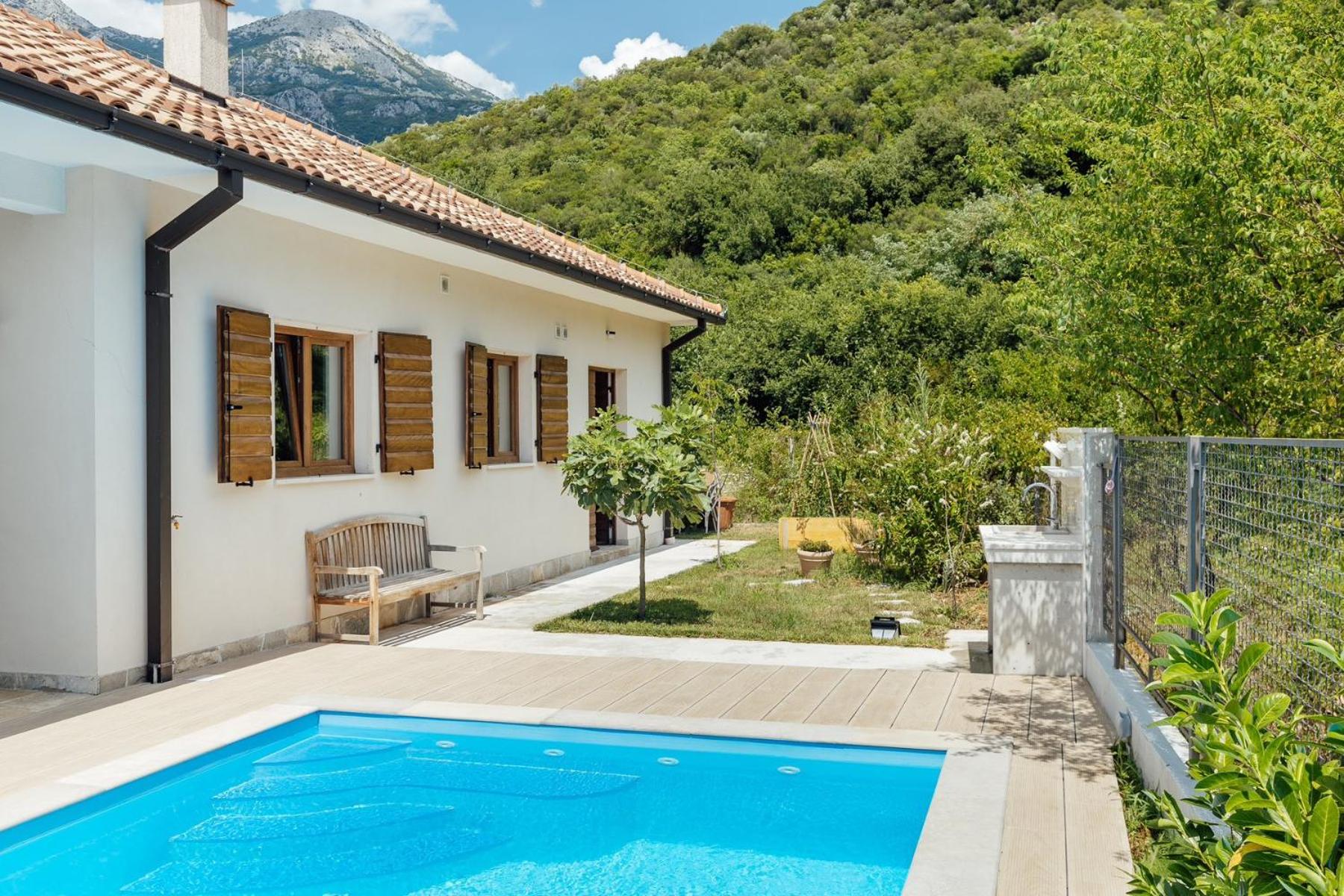 Adorable family villa with swimming pool and olive garden view 4