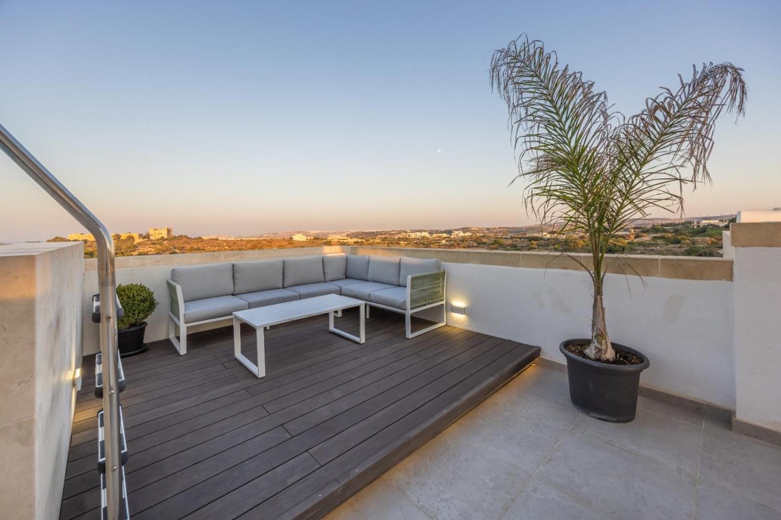 Penthouse in Mellieha with Private Pool & Large Terraces photo 2