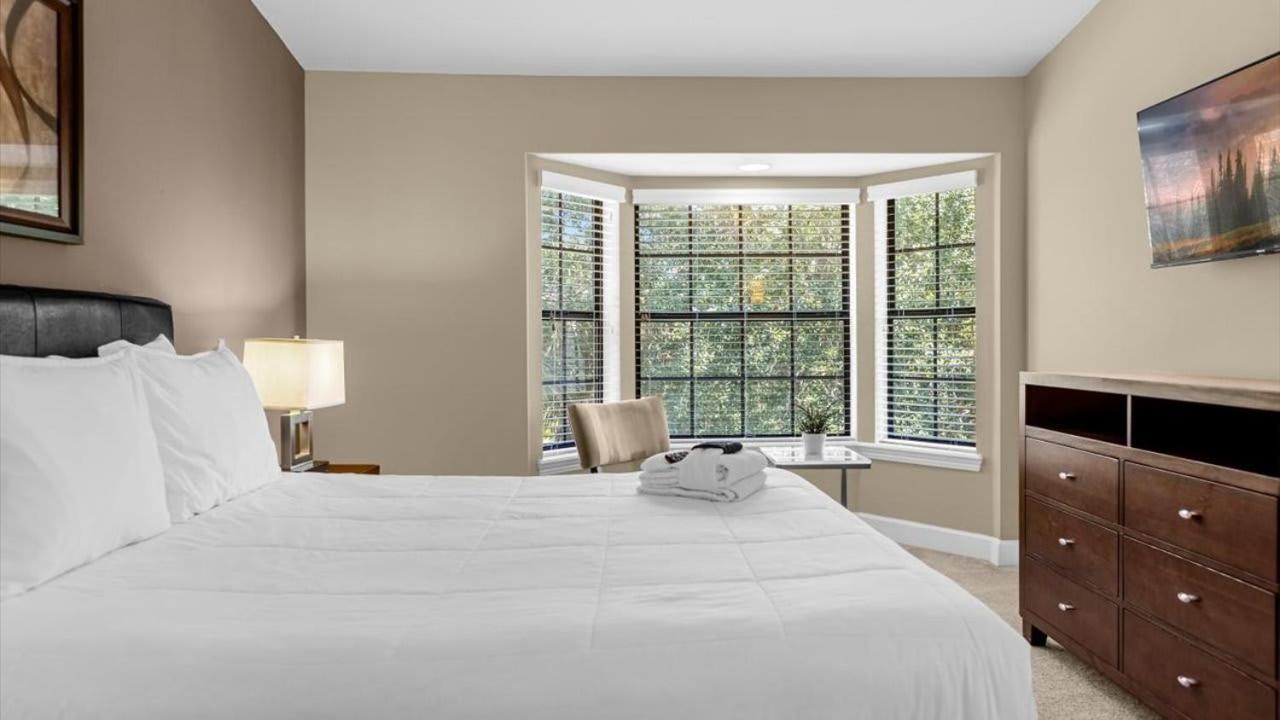 Two 4Bedroom units - 3 min away from Disney