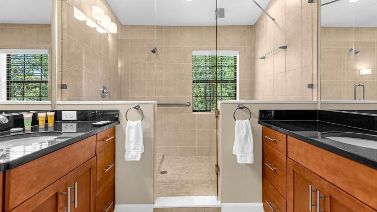 Two 4Bedroom units - 3 min away from Disney