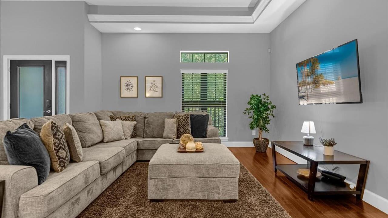 Two 4Bedroom units - 3 min away from Disney