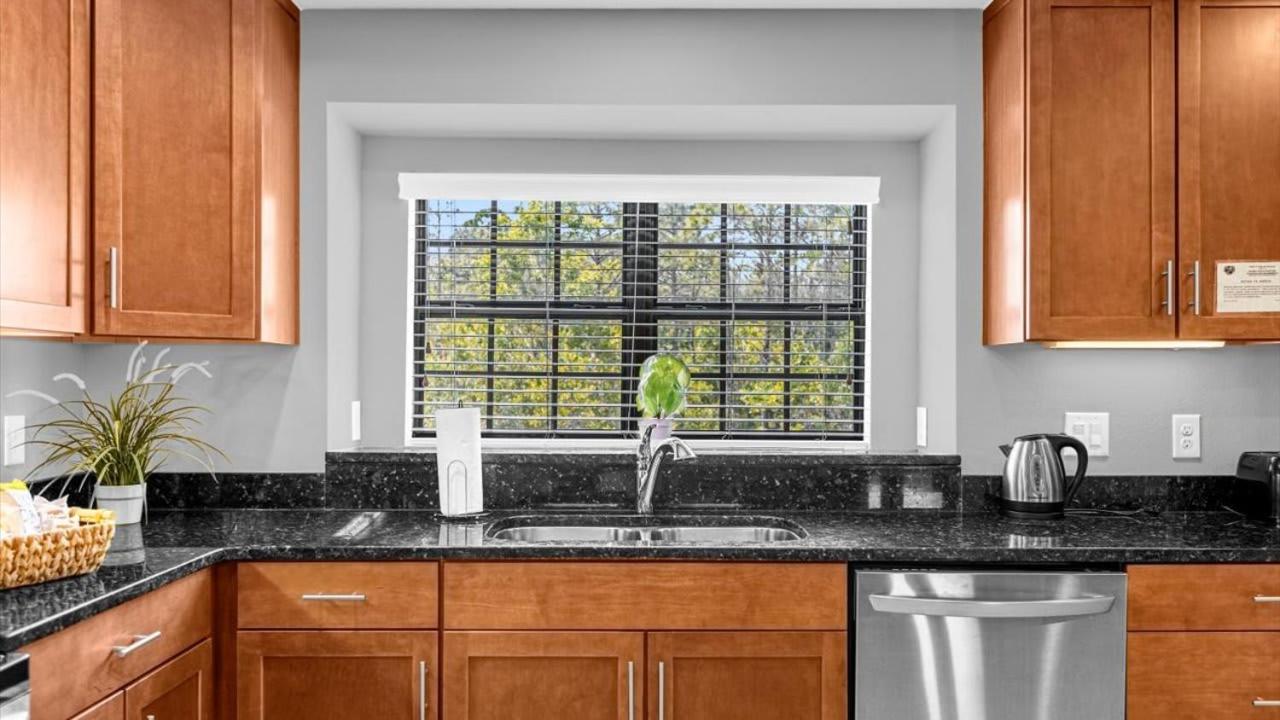 Two 4Bedroom units - 3 min away from Disney