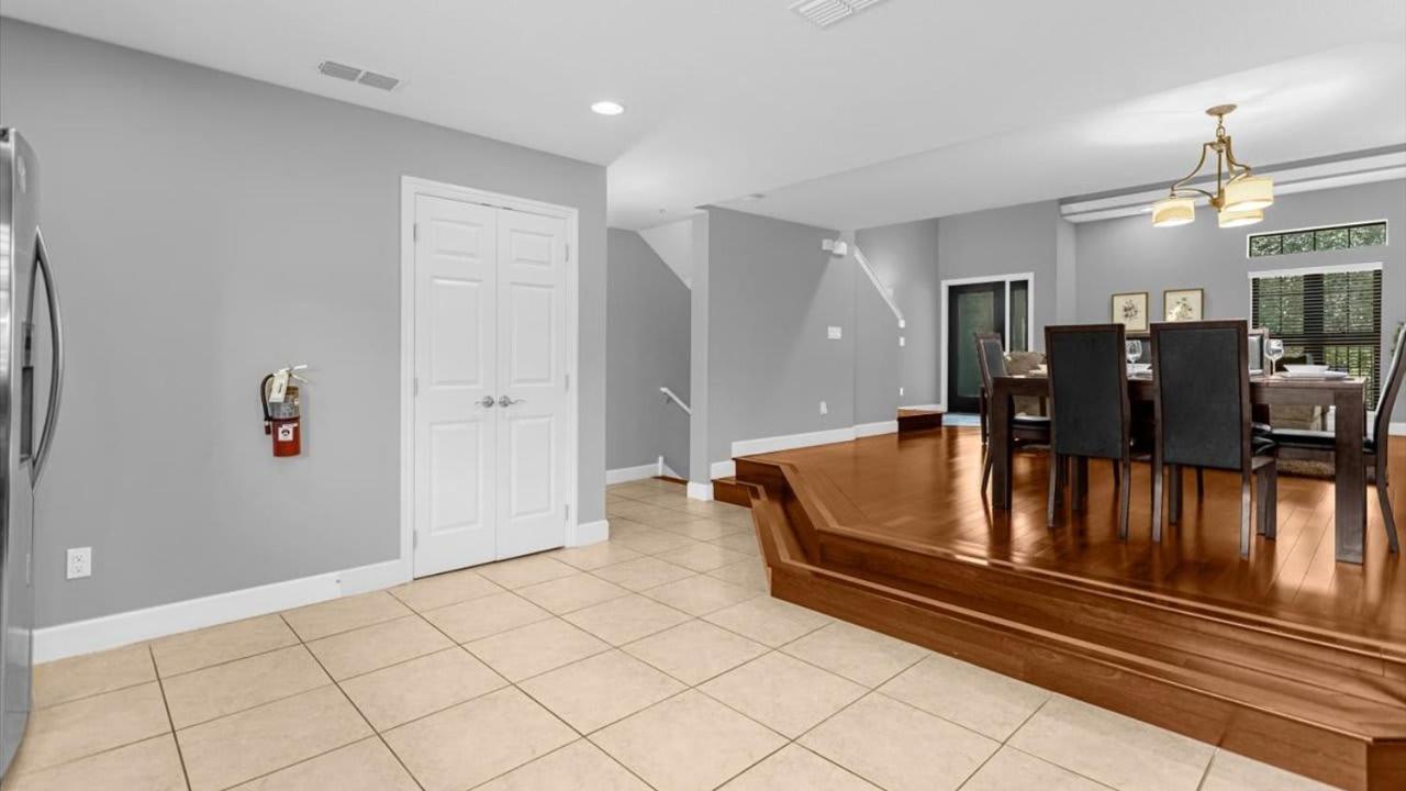 Two 4Bedroom units - 3 min away from Disney