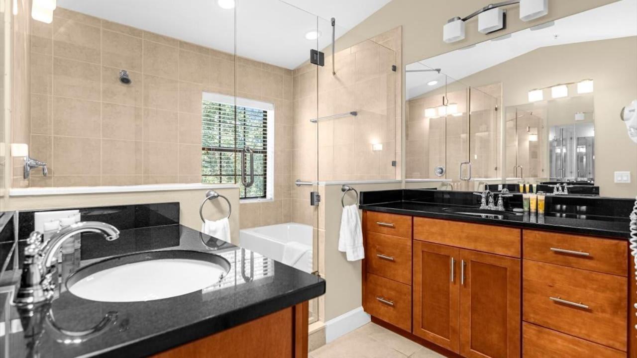 Two 4Bedroom units - 3 min away from Disney