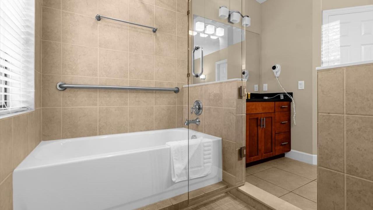 Two 4Bedroom units - 3 min away from Disney