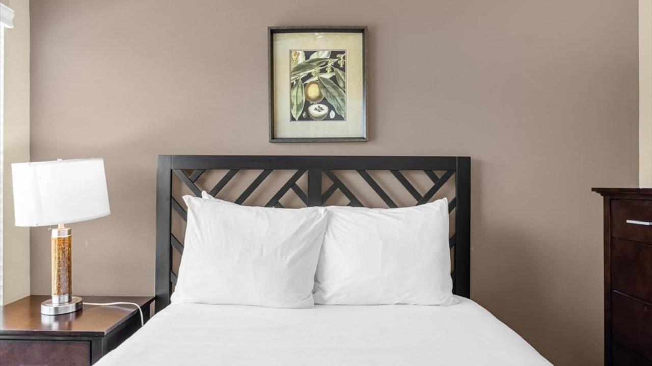 Two 4Bedroom units - 3 min away from Disney
