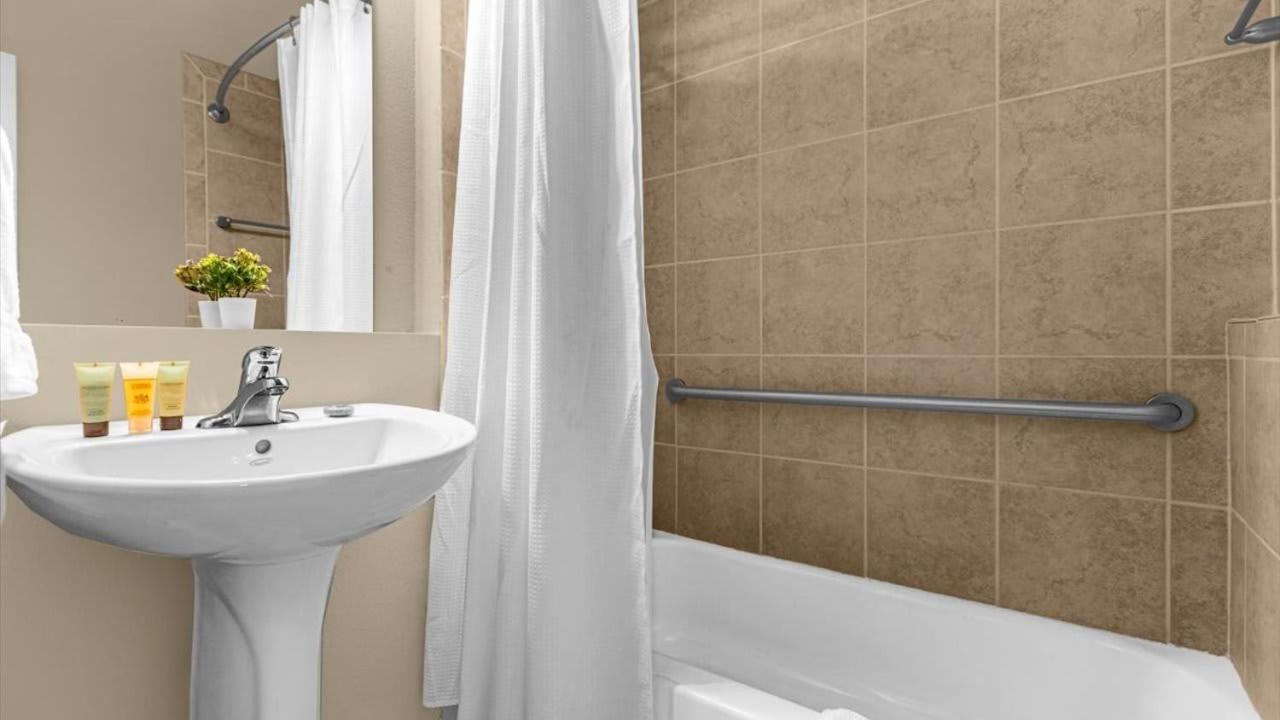 Two 4Bedroom units - 3 min away from Disney