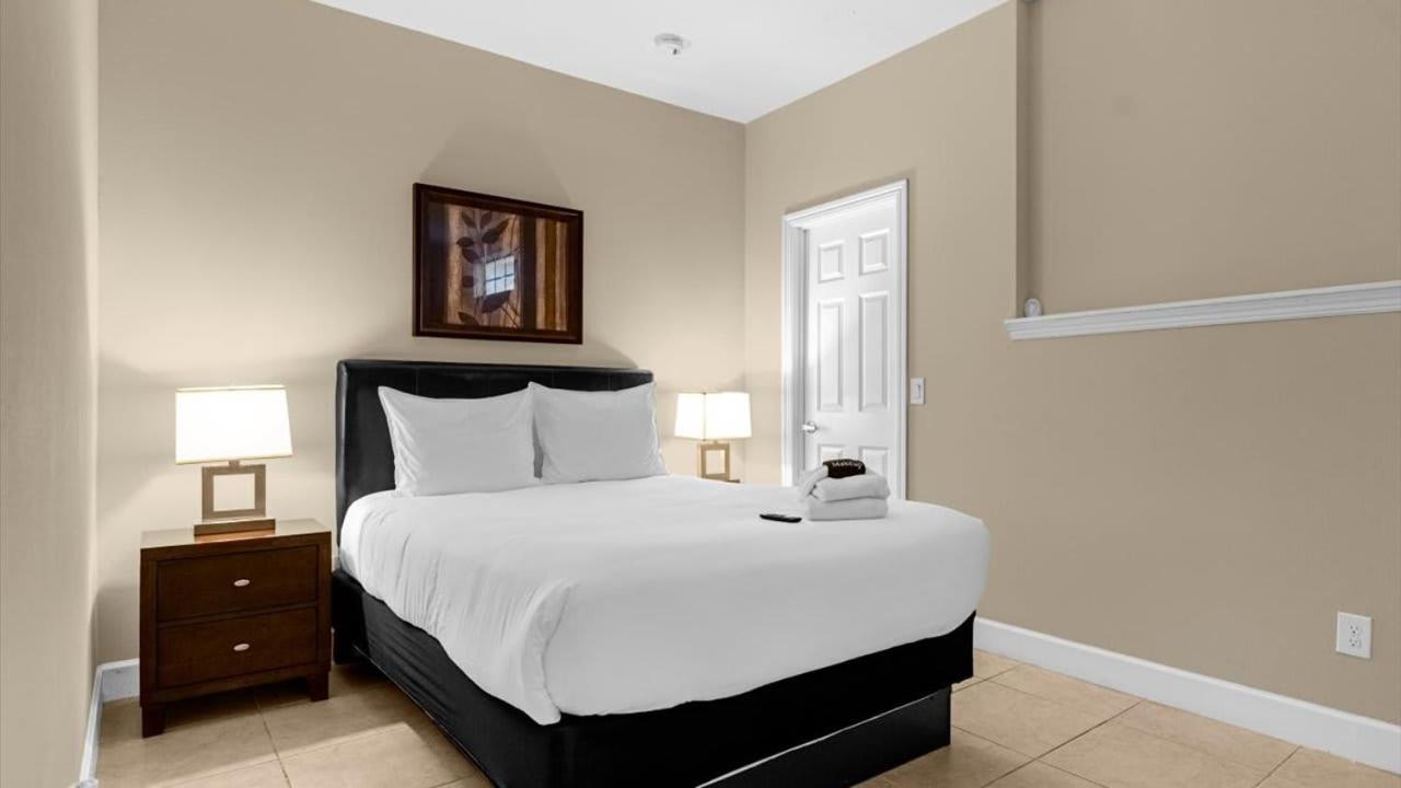 Two 4Bedroom units - 3 min away from Disney