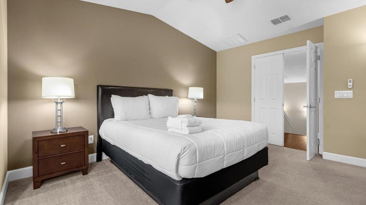 Two 4Bedroom units - 3 min away from Disney