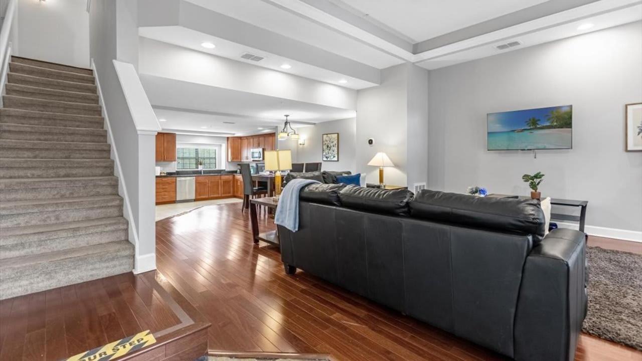 Two 4Bedroom units - 3 min away from Disney