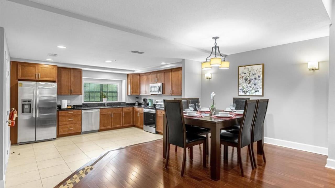 Two 4Bedroom units - 3 min away from Disney