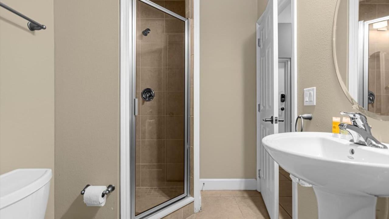 Two 4Bedroom units - 3 min away from Disney
