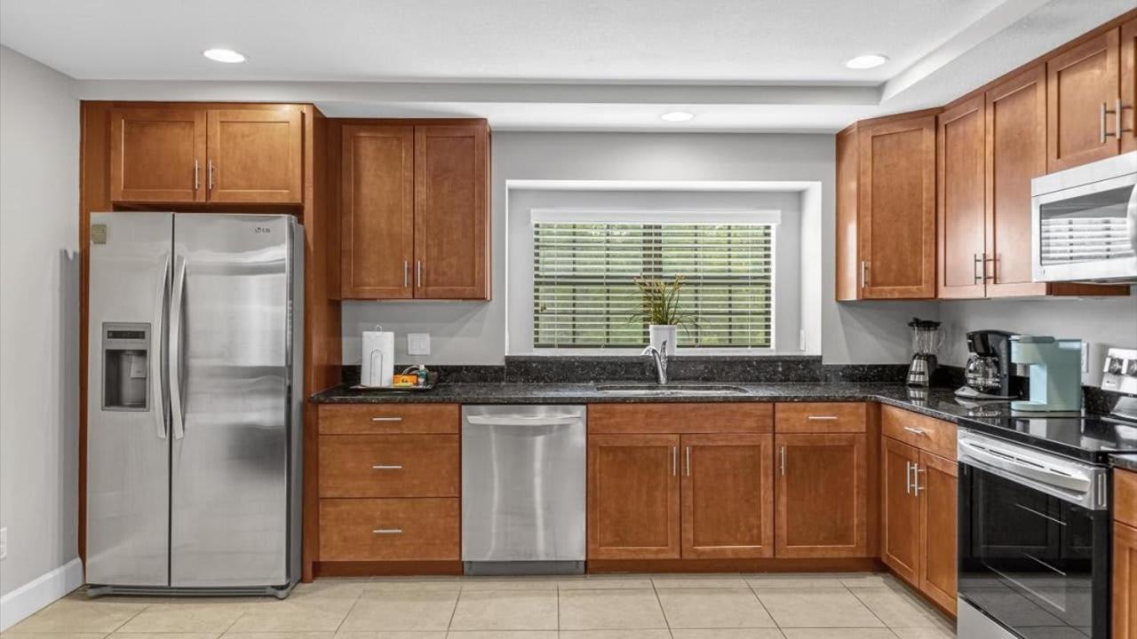 Two 4Bedroom units - 3 min away from Disney