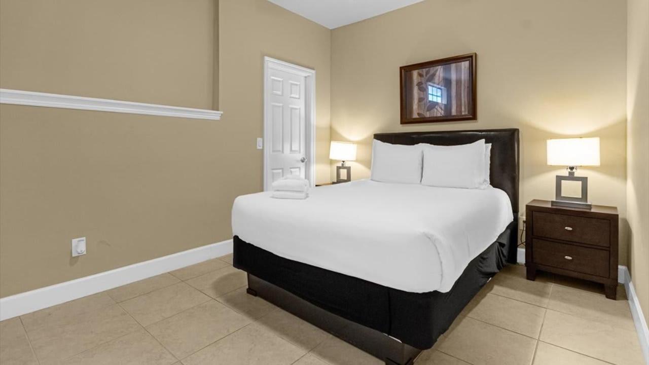 Two 4Bedroom units - 3 min away from Disney