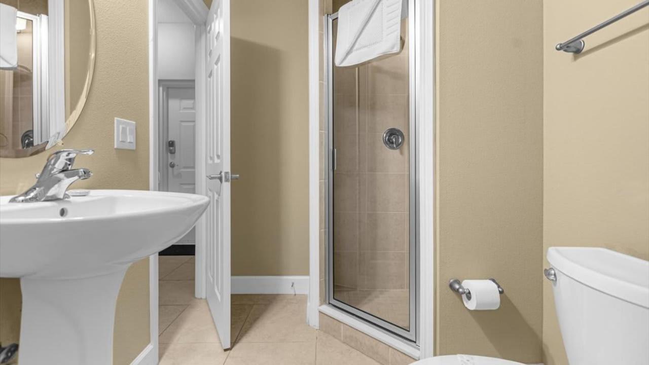 Two 4Bedroom units - 3 min away from Disney