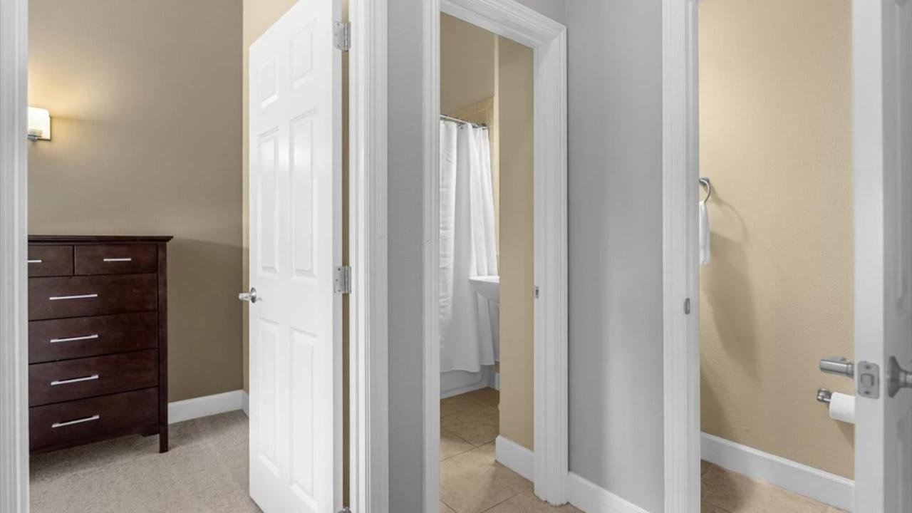 Two 4Bedroom units - 3 min away from Disney