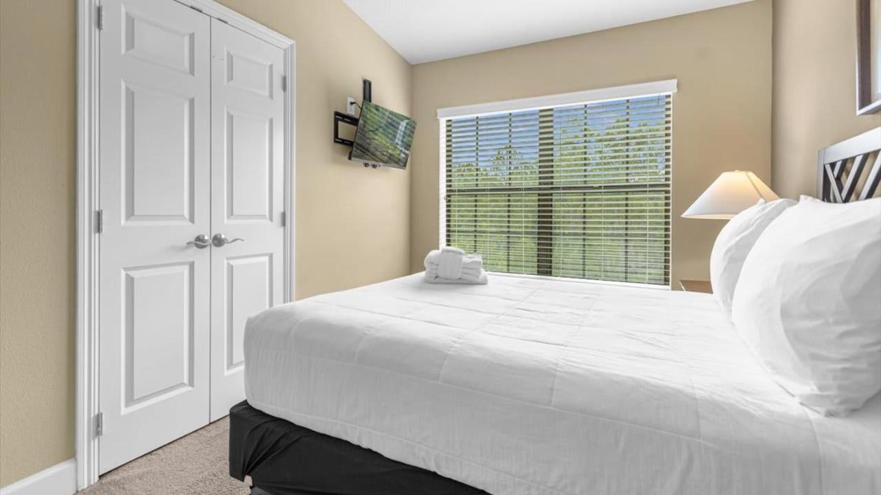 Two 4Bedroom units - 3 min away from Disney