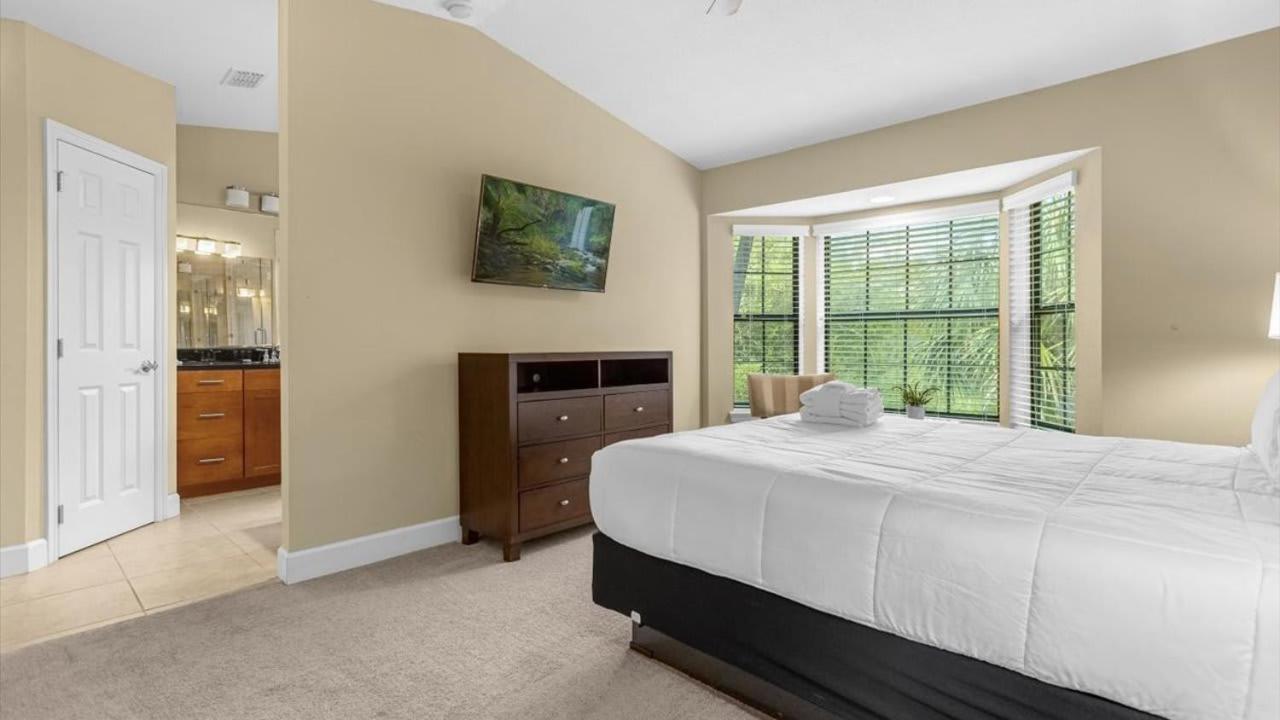 Two 4Bedroom units - 3 min away from Disney