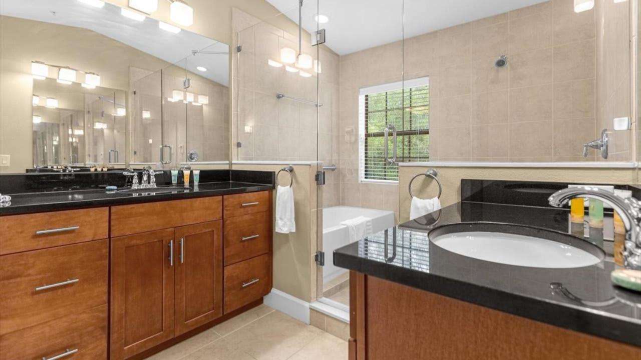Two 4Bedroom units - 3 min away from Disney