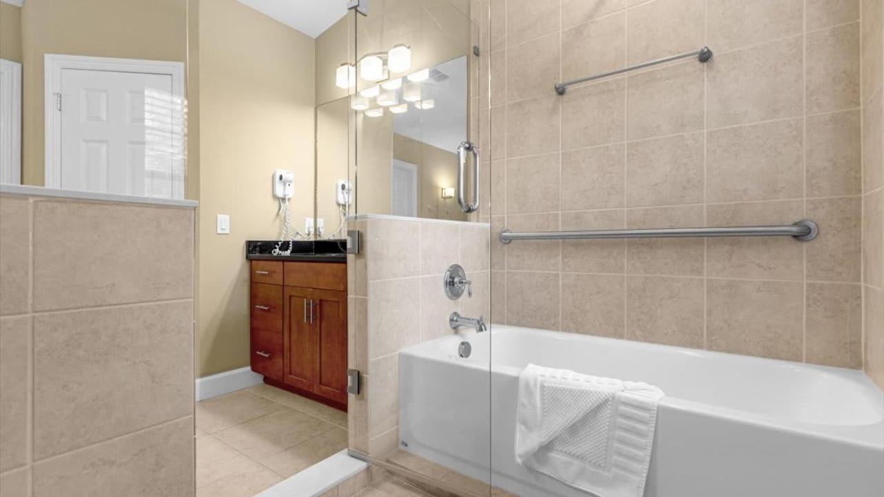 Two 4Bedroom units - 3 min away from Disney