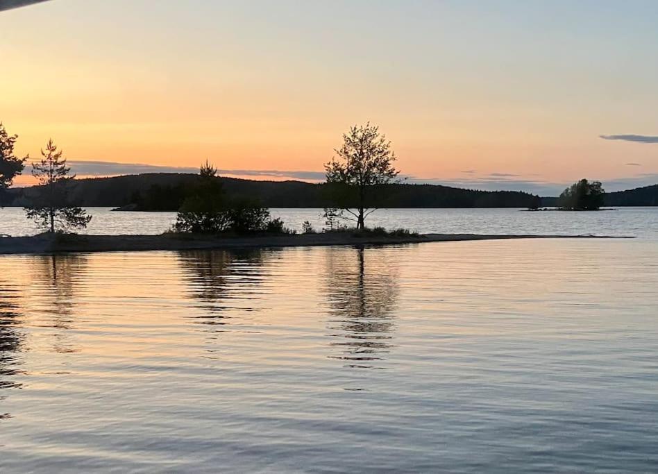 Tyylikäs jahti Vääksyn kanavan lähellä