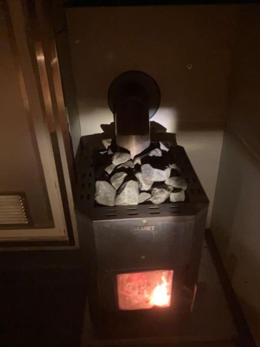 Tyylikäs jahti Vääksyn kanavan lähellä