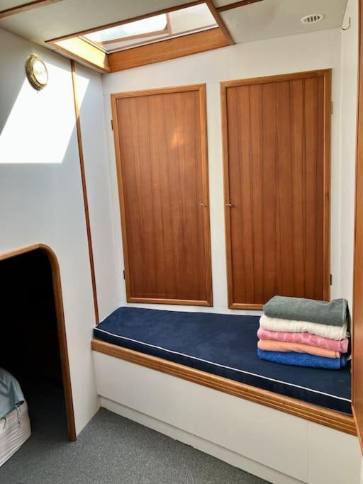 Tyylikäs jahti Vääksyn kanavan lähellä