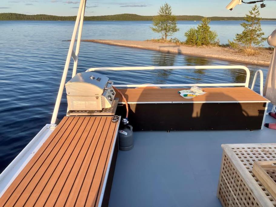 Tyylikäs jahti Vääksyn kanavan lähellä