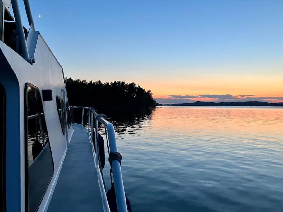 Tyylikäs jahti Vääksyn kanavan lähellä