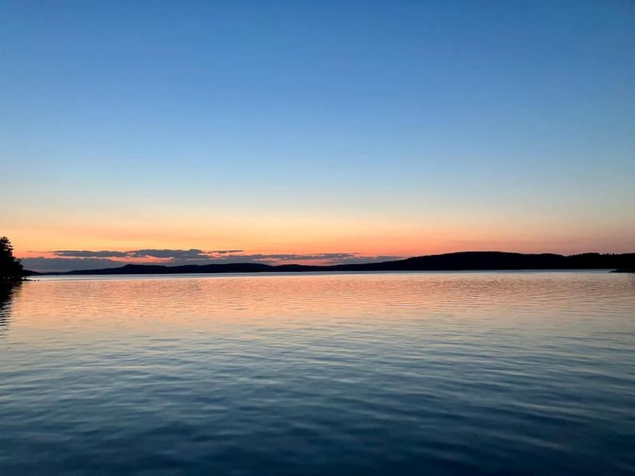 Tyylikäs jahti Vääksyn kanavan lähellä