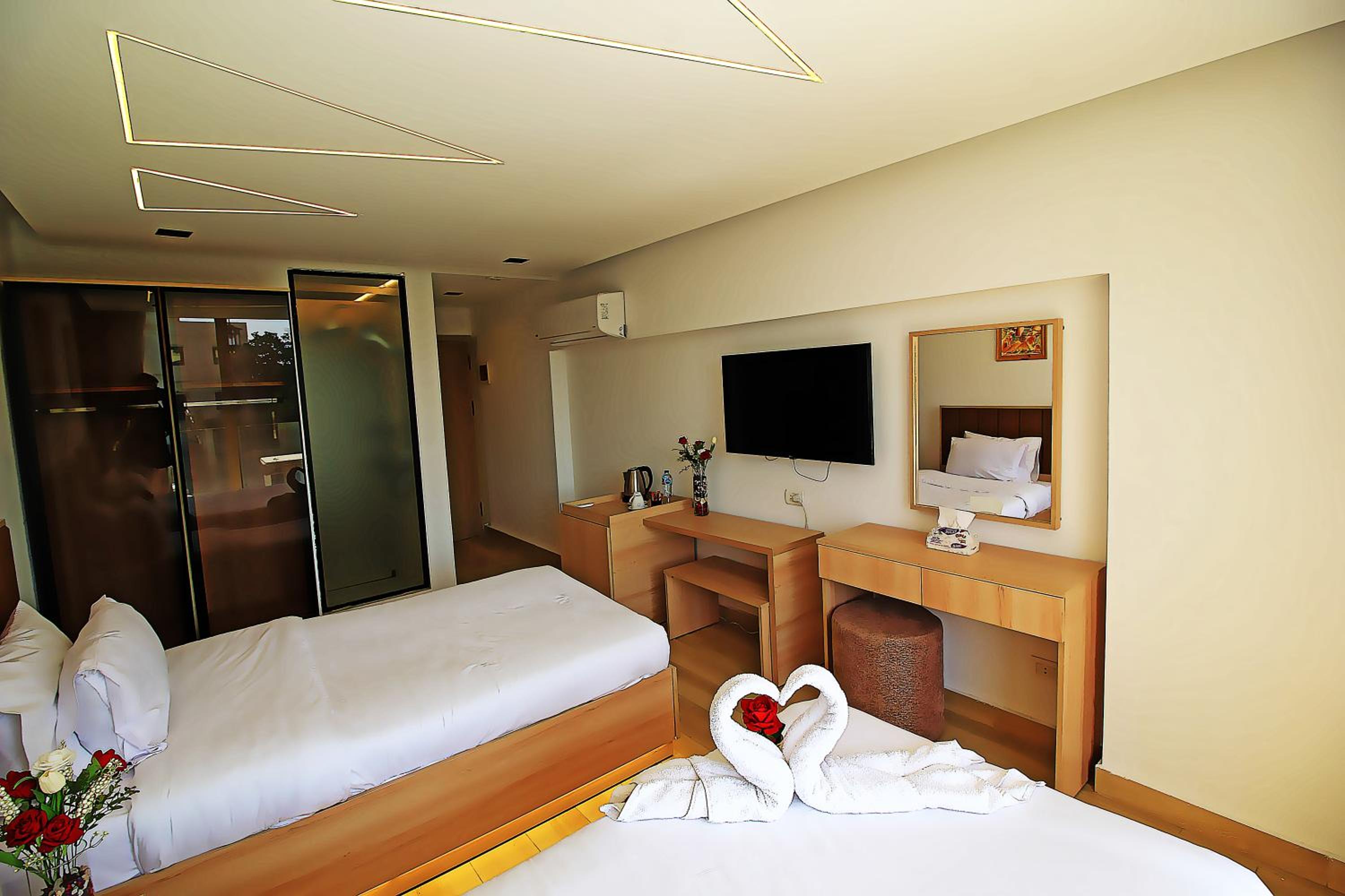 The Platinum Pyramid view inn