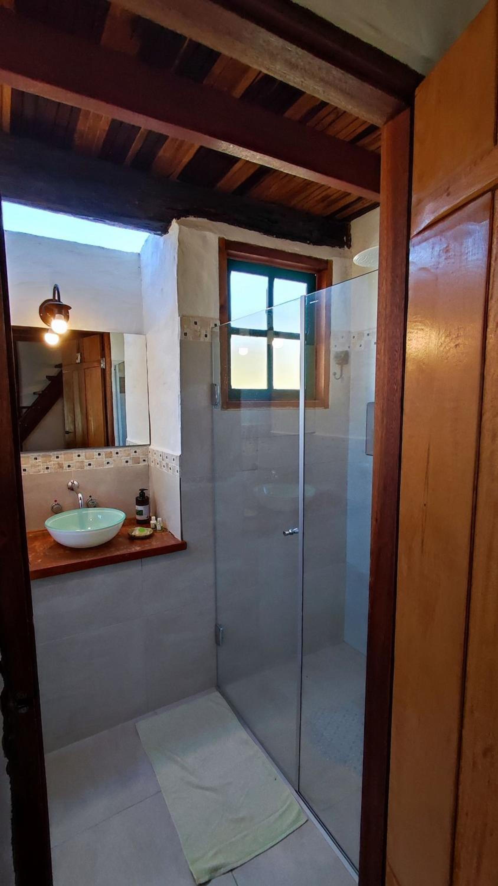Chalé Mata Virgem - 1km do centro, ao lado de várias cachoeiras, com cozinha completa e conforto para até 6 pessoas