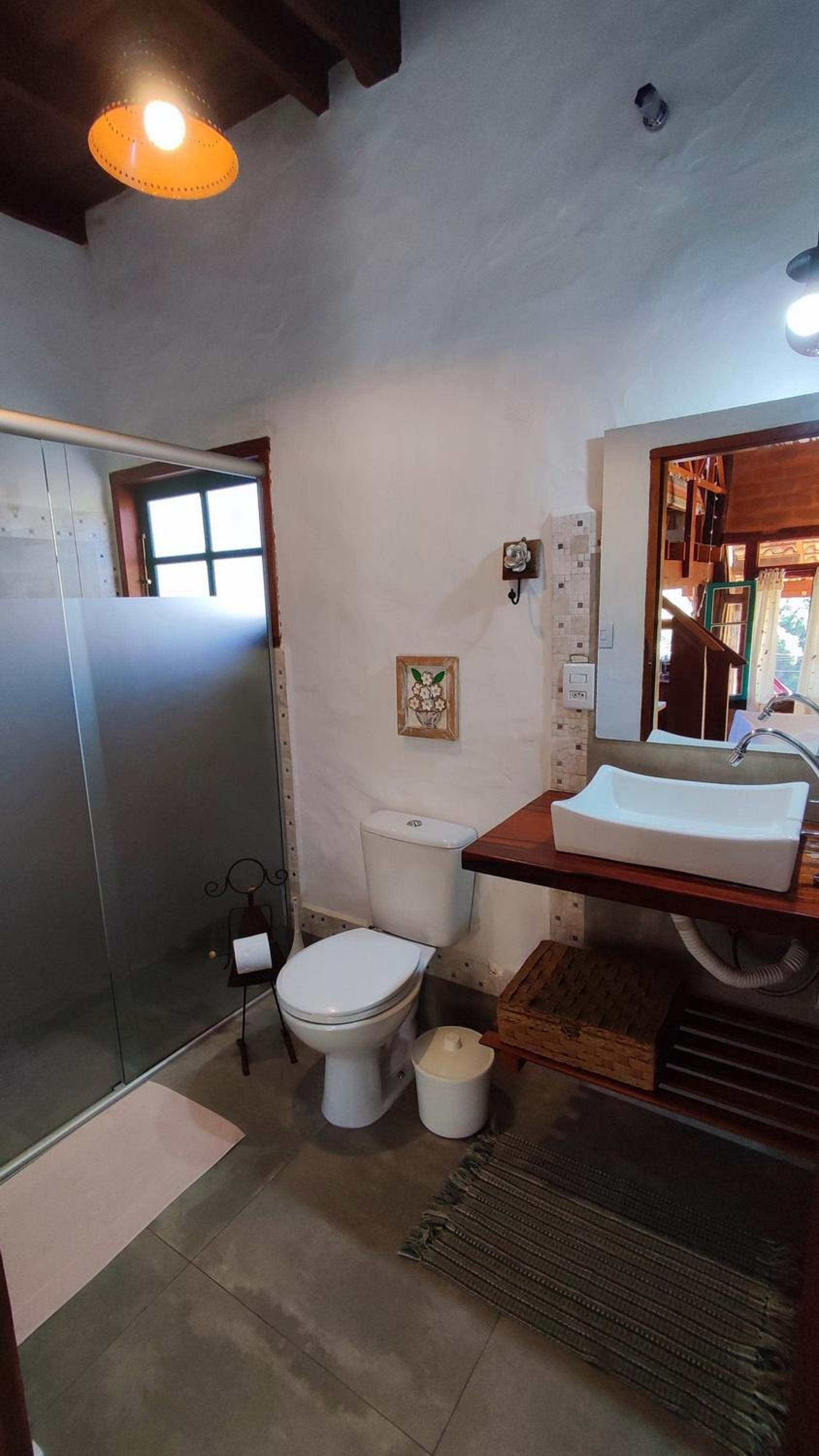 Chalé Mata Virgem - 1km do centro, ao lado de várias cachoeiras, com cozinha completa e conforto para até 6 pessoas