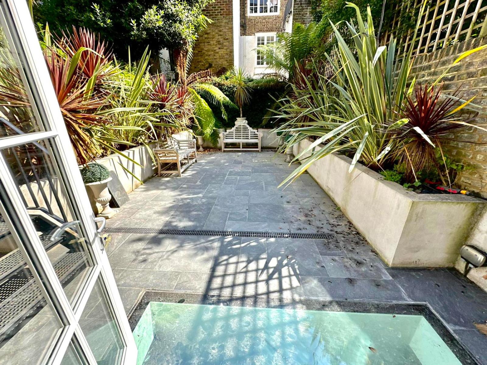 Luxury 4 Bedrooms 5 Baths 2 Receptions Family House with Garden Chelsea