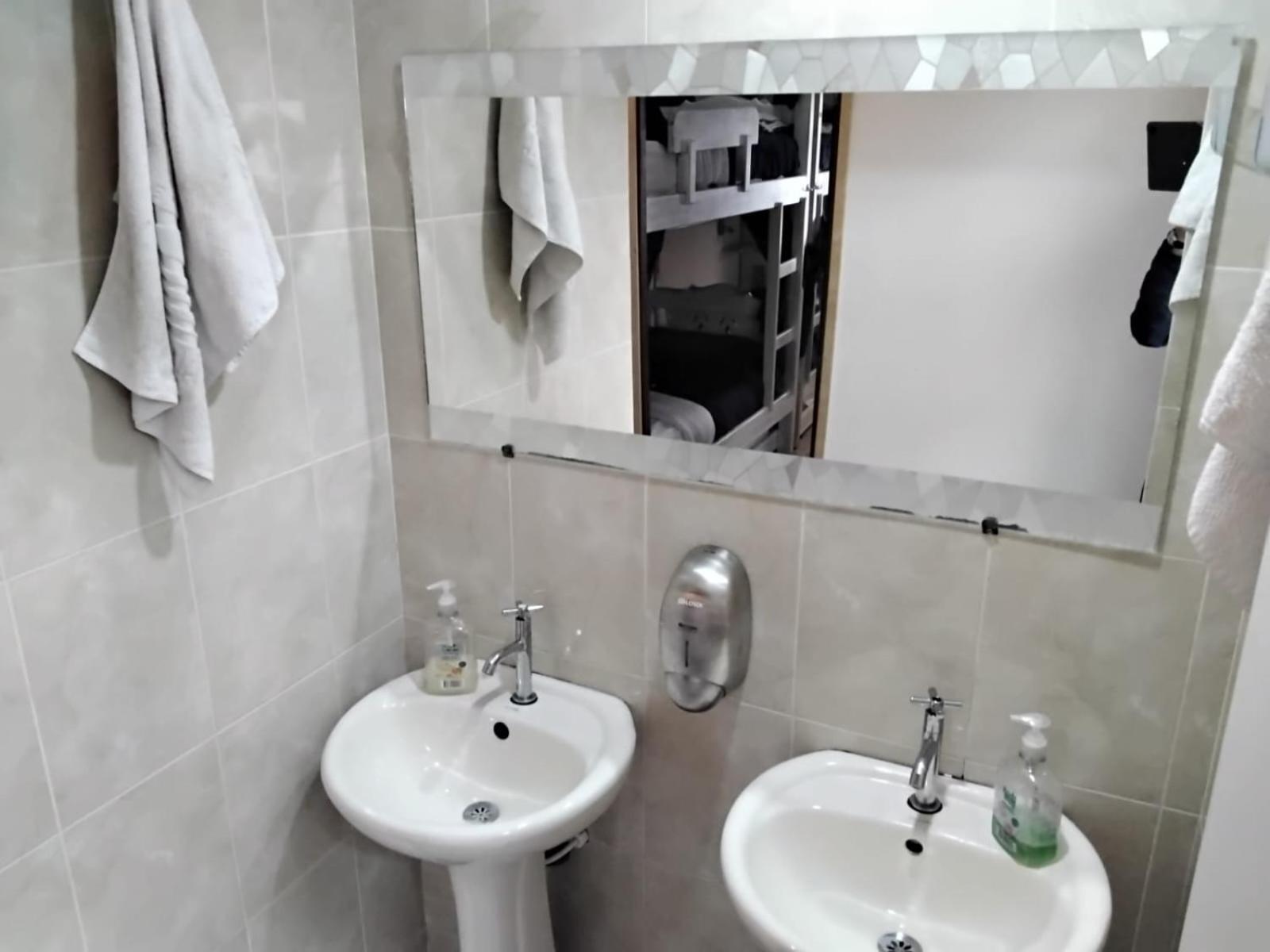 Usaquen Station Hostel - Property Image 57