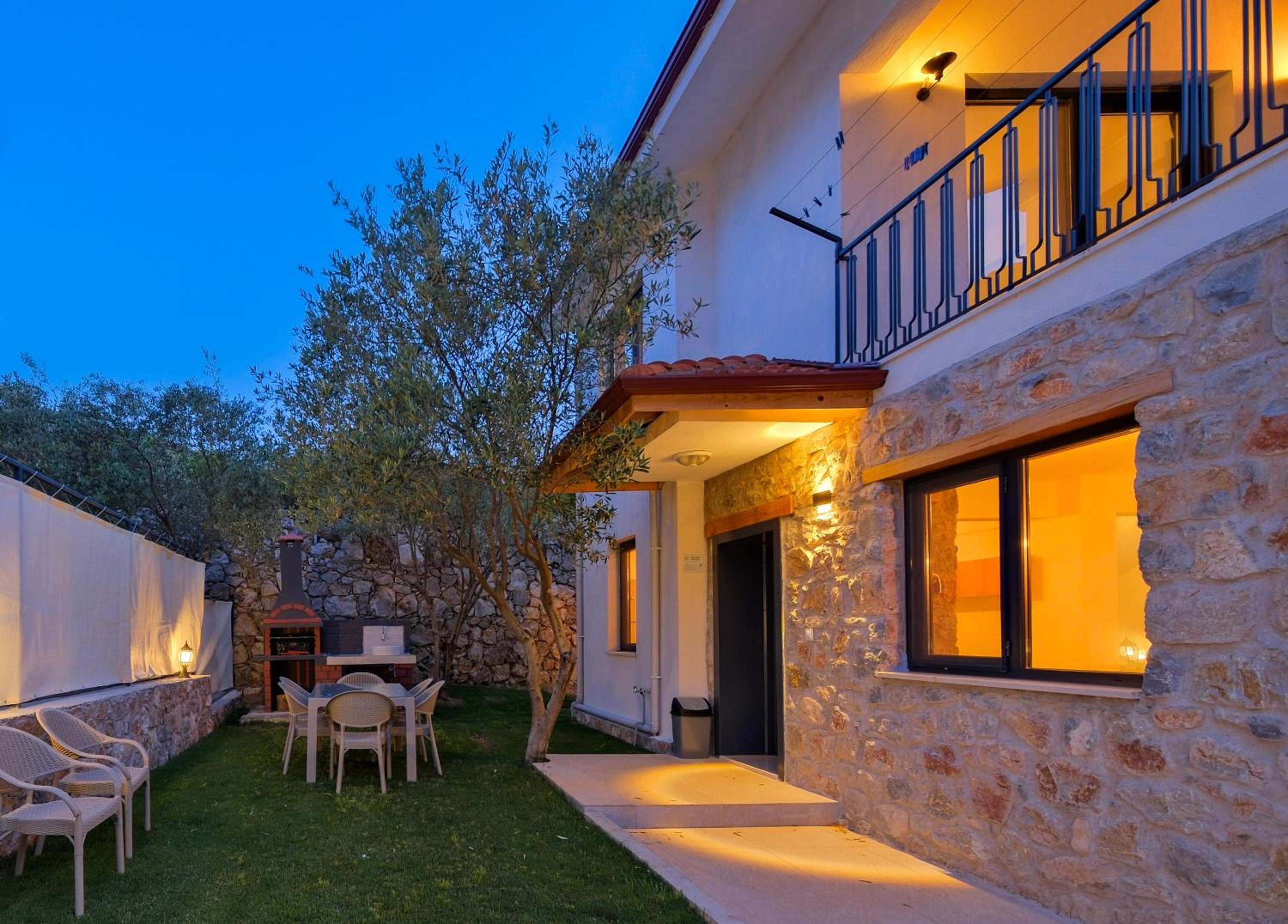 Villa Kızılbella 1, lüks havuzlu korunaklı taş villa view 5