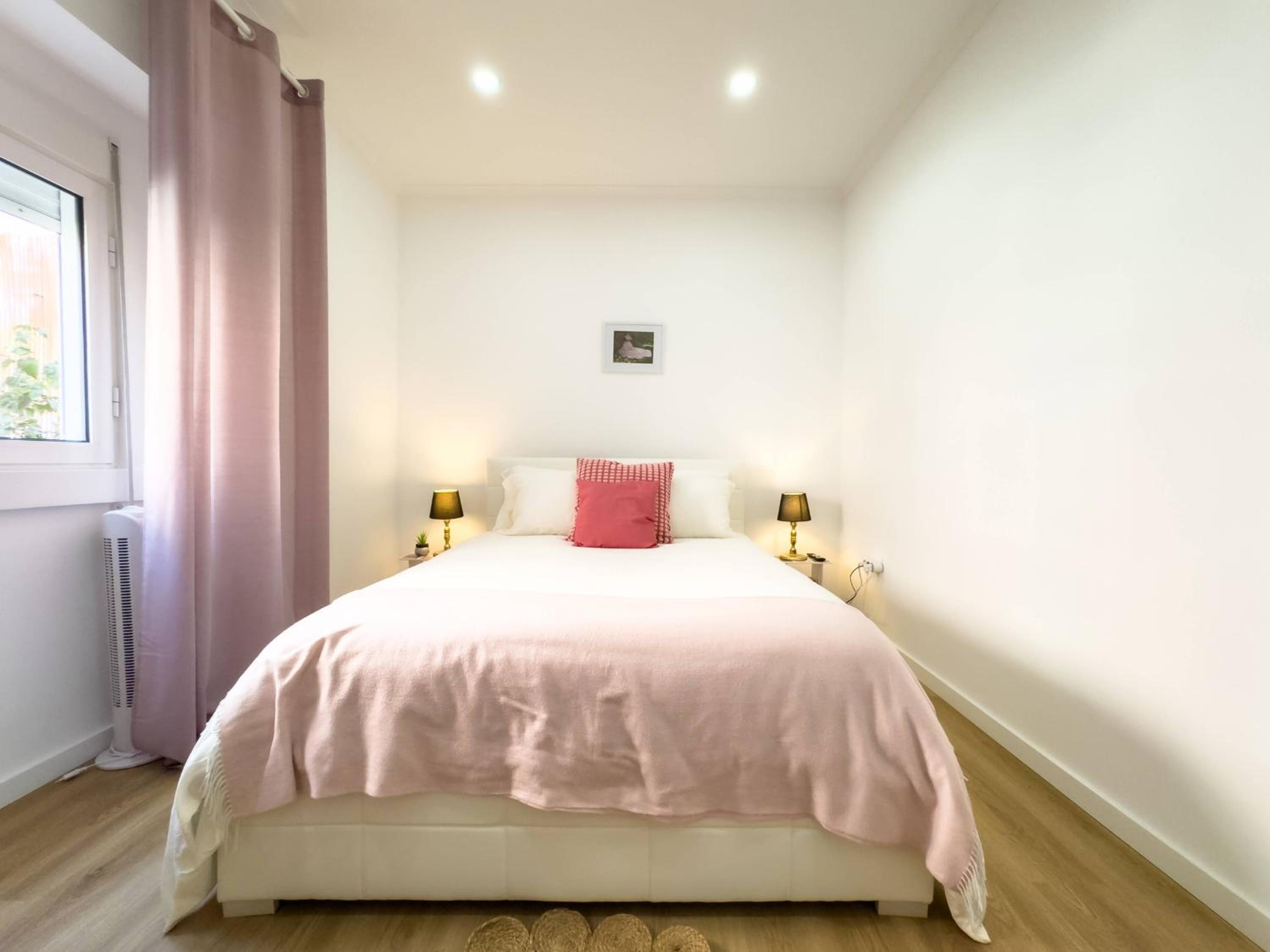 River 2-Bedroom Apartment with Terrace in Alcântara