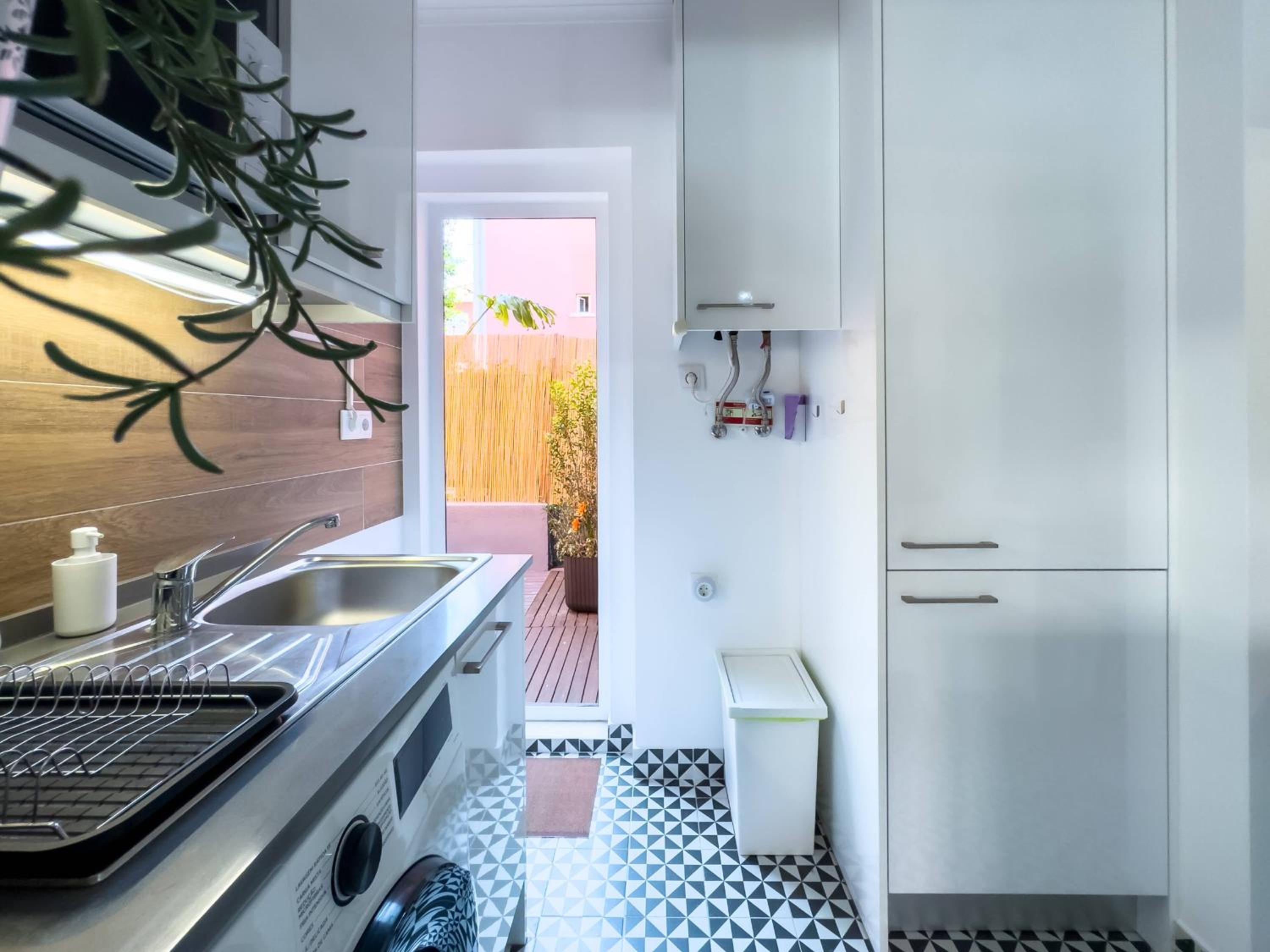 River 2-Bedroom Apartment with Terrace in Alcântara