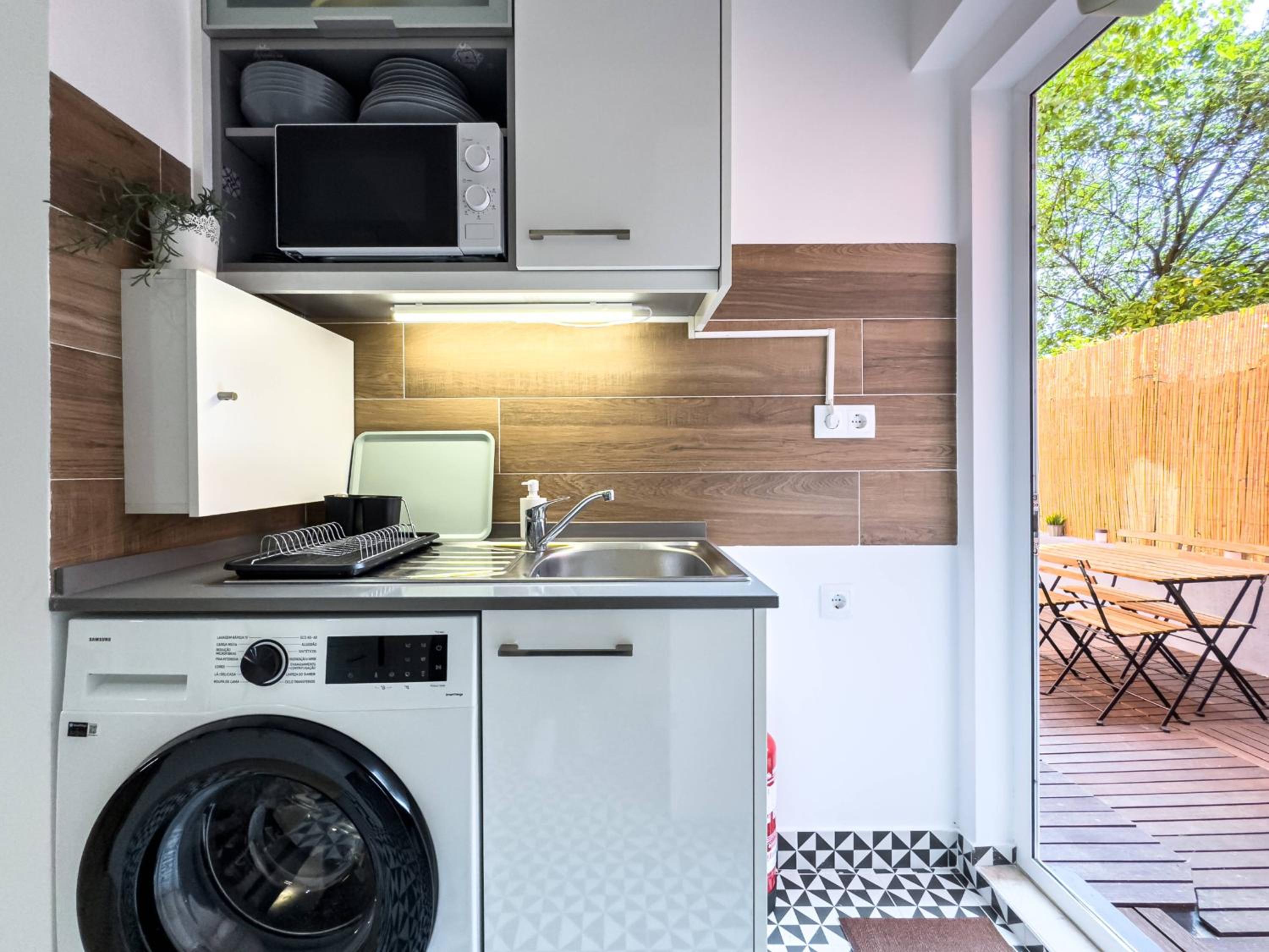 River 2-Bedroom Apartment with Terrace in Alcântara