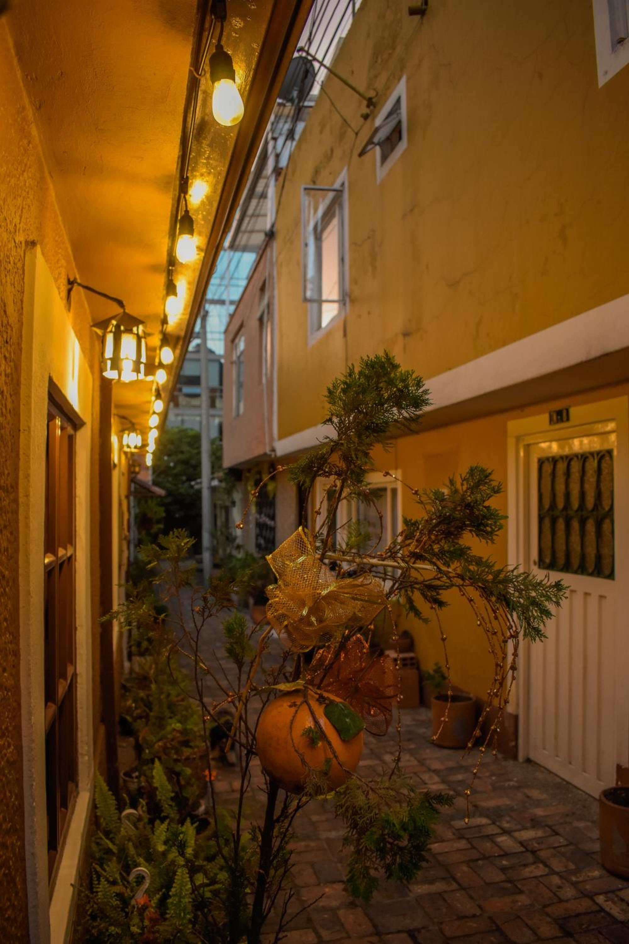 Usaquen Station Hostel - Property Image 54