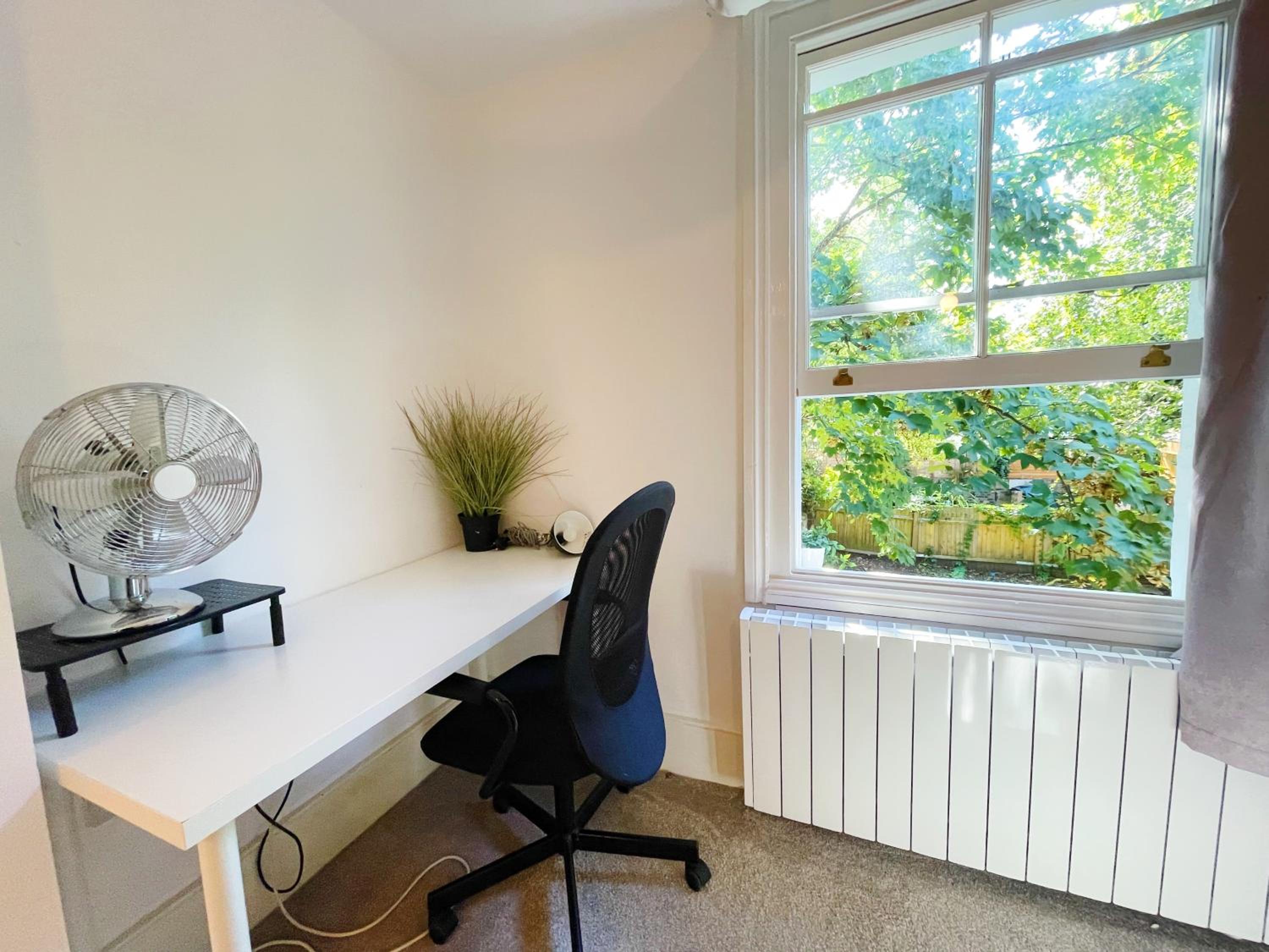 Hotel boutique style studio with Kitchen, Huge Shower, King bed