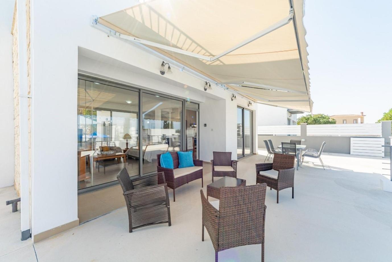 Lenia's Sea View Villa