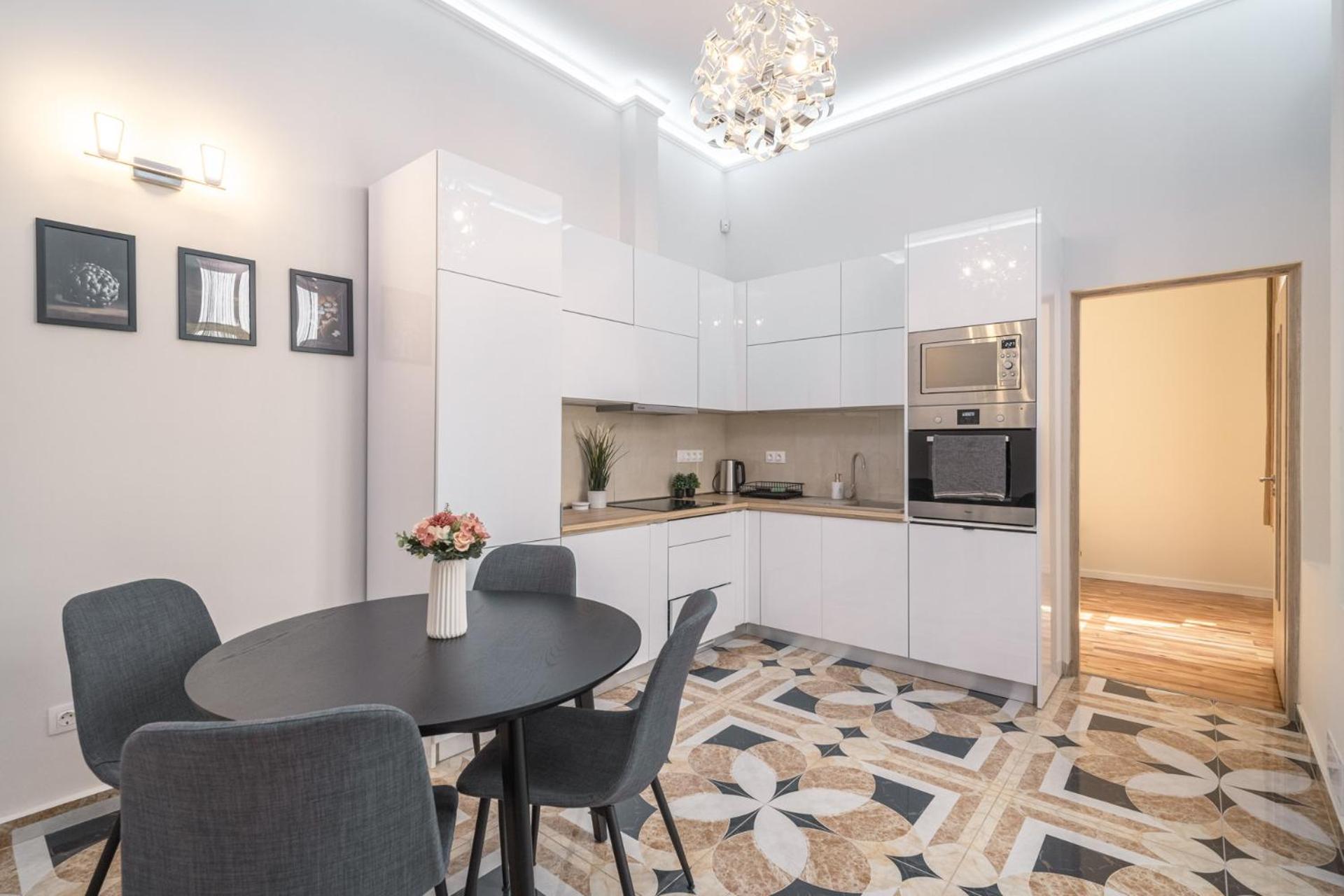 Exclusive Sauna-Equipped Residence near St Stephen's Basilica view 3