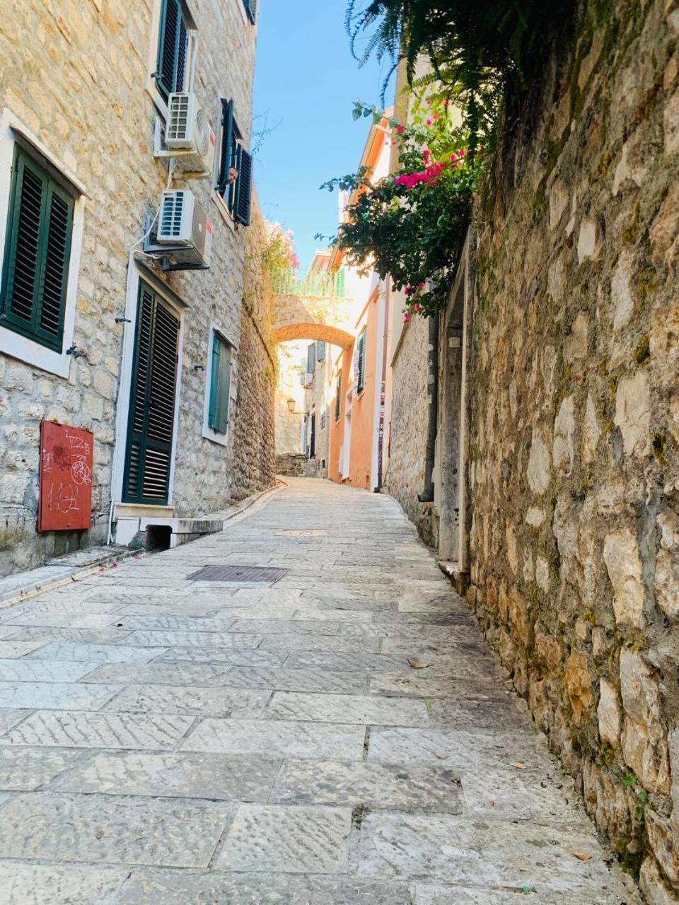 Lux 2-bedroom apartment in Old town Herceg Novi view 2