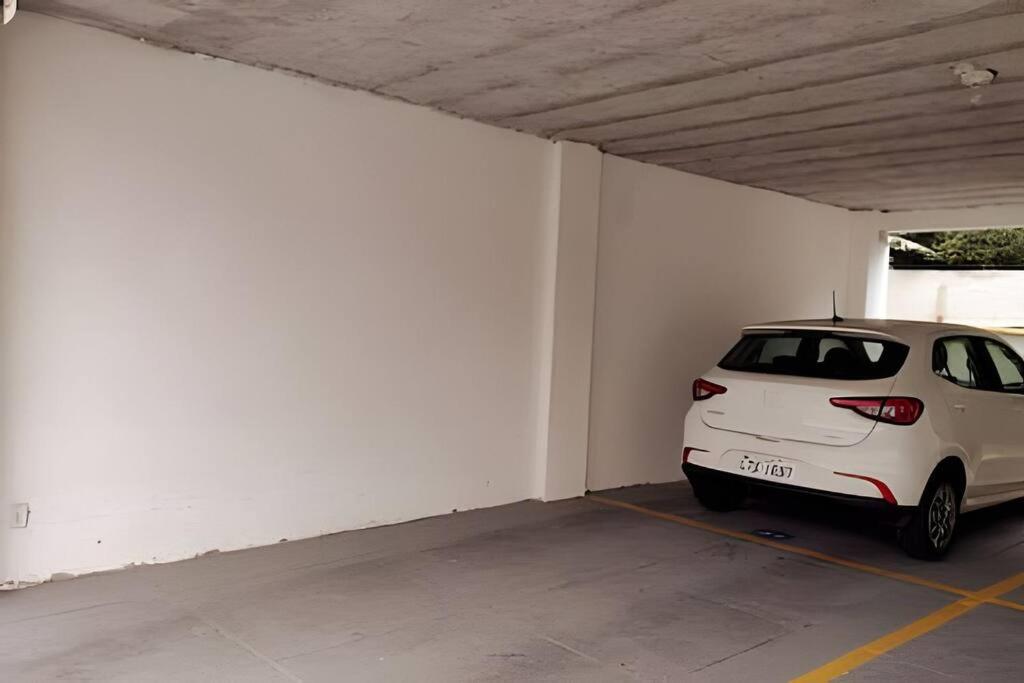 Cobertura 2 QUARTOS a 100m PRAIA Grande em Condomínio com PISCINA, sauna, garagem 2 VAGAS e portaria 24h - Área de lazer, wi-fi 250MB, churrasqueira e cozi