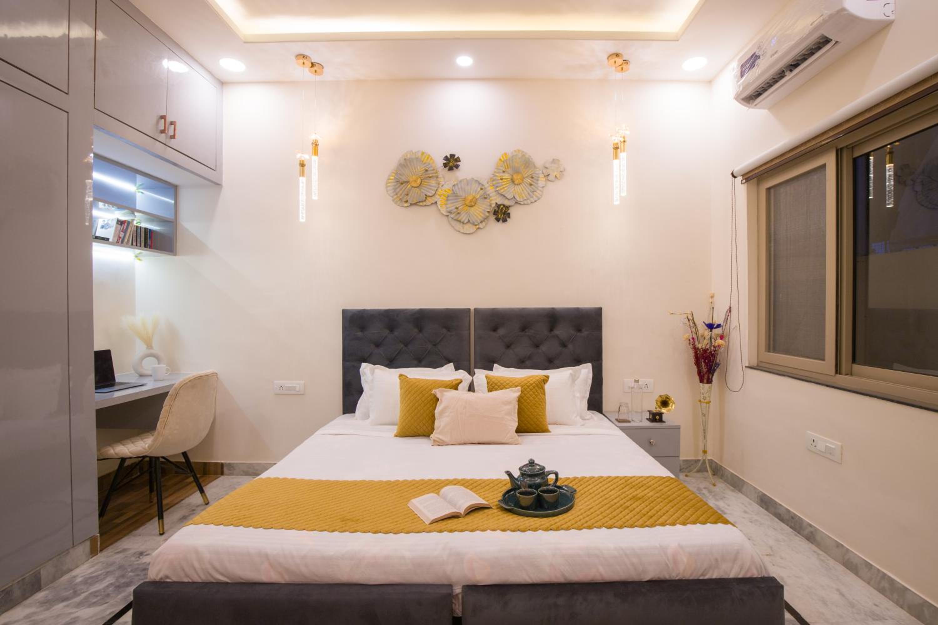 3BHK Service Apartment with Projector, AC, Wifi view 2