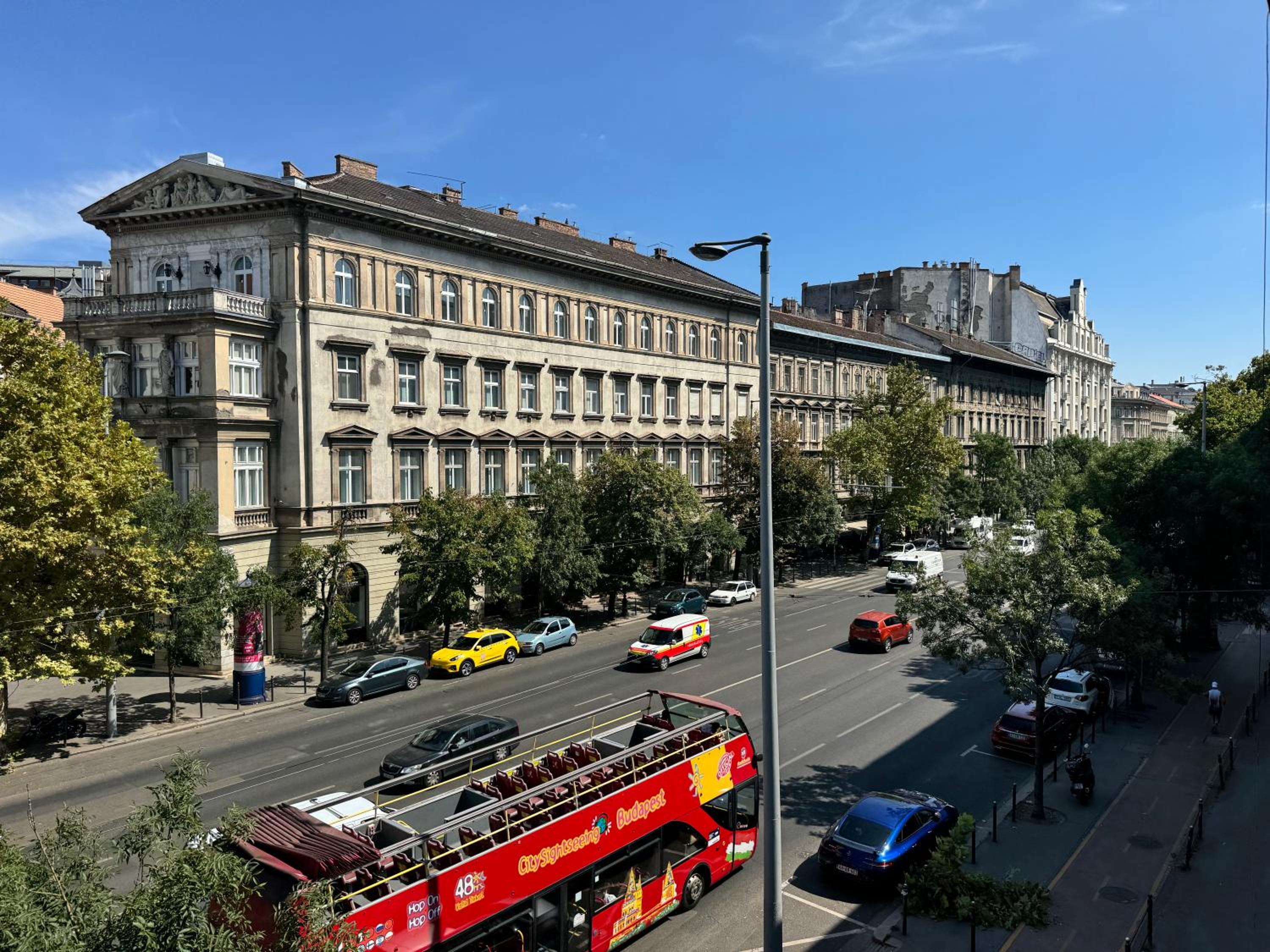 Deluxe Central 4BEDRM Apartment in the Heart of Budapest view 4