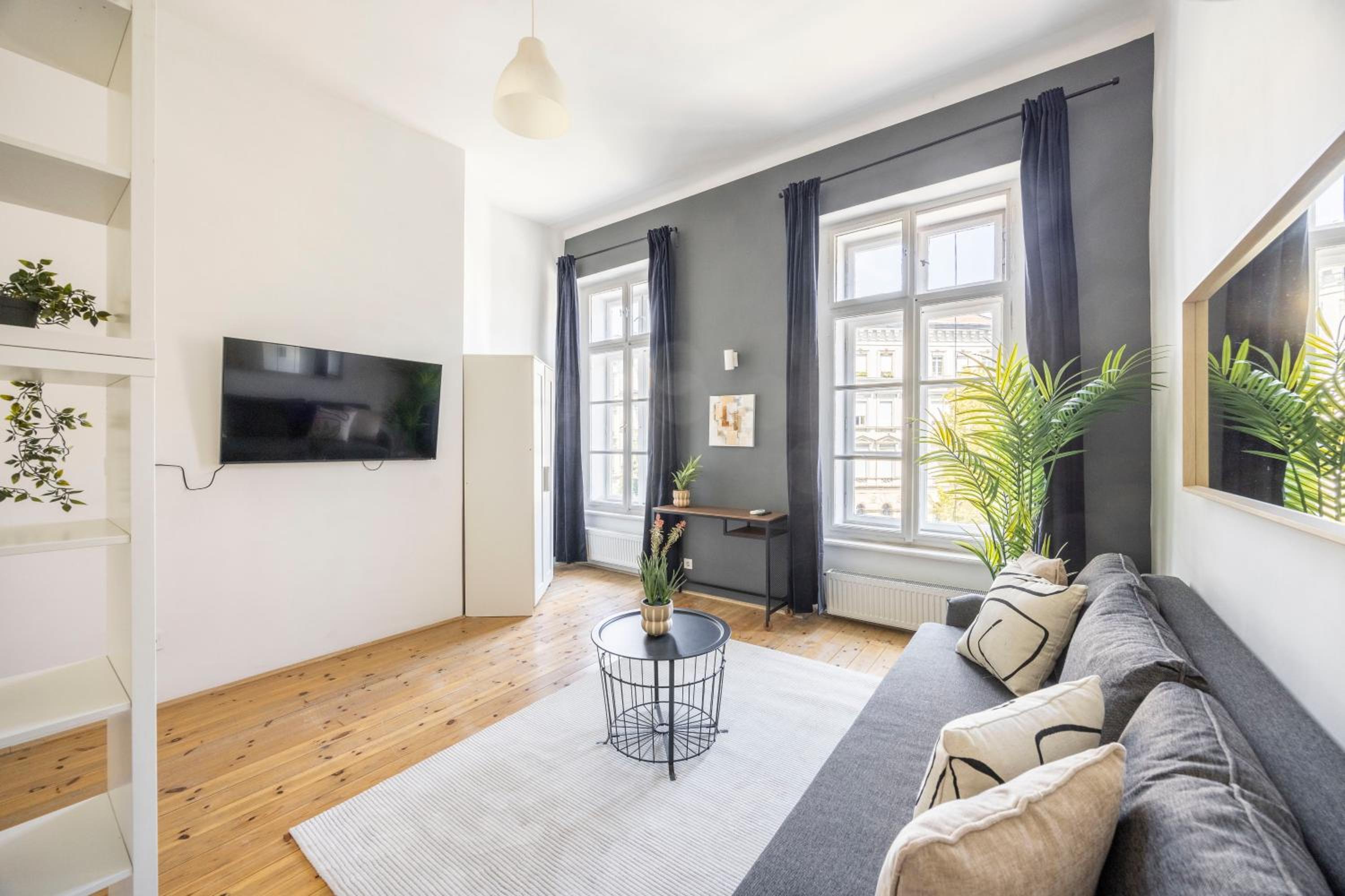 Deluxe Central 4BEDRM Apartment in the Heart of Budapest view 2